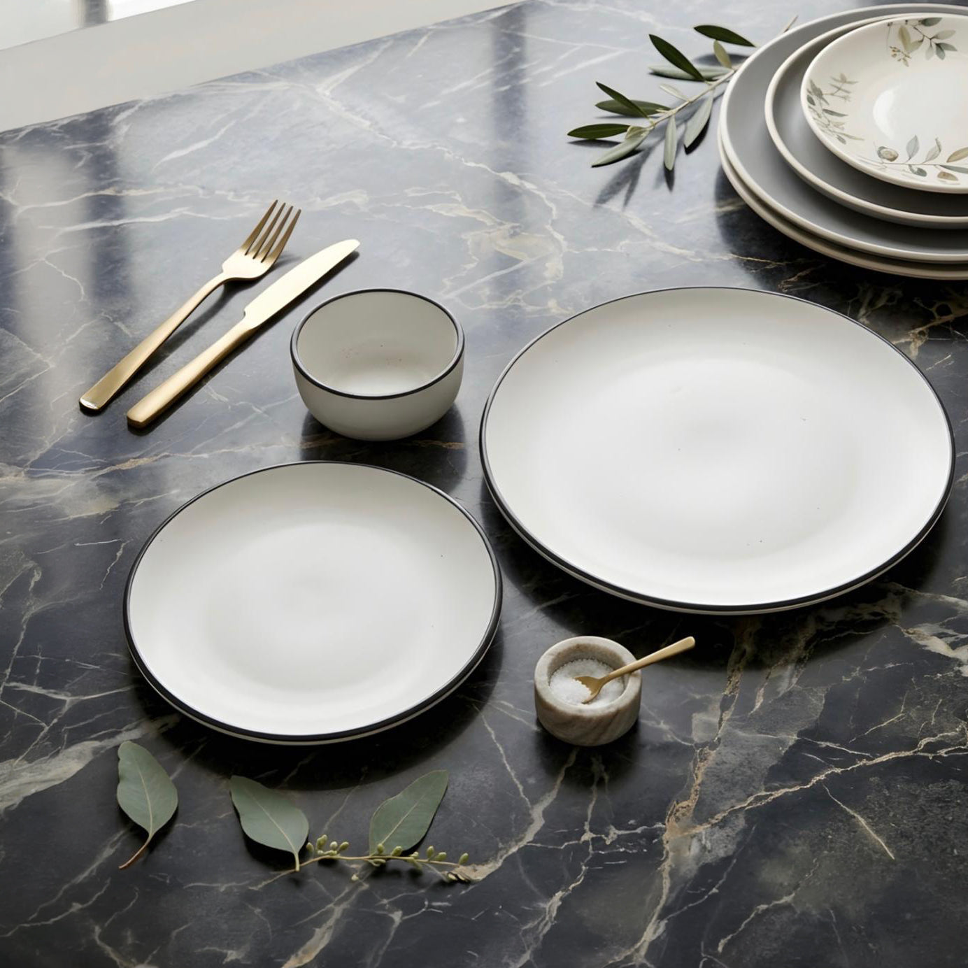 Classic Black Rim Plate