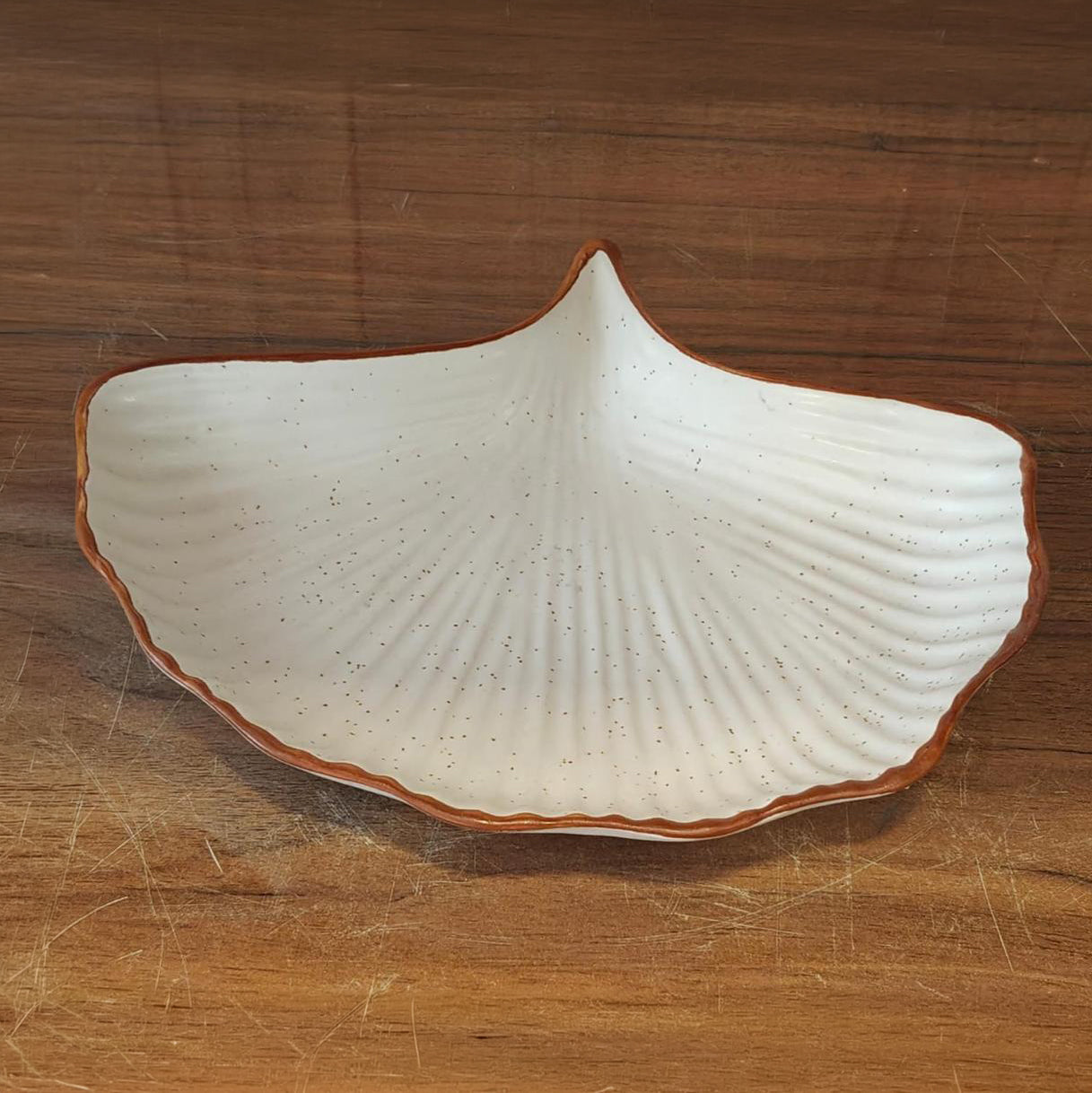 Ivory edge leaf platter