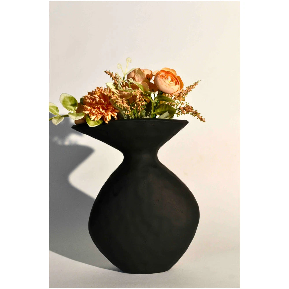 Nexus Vase Black